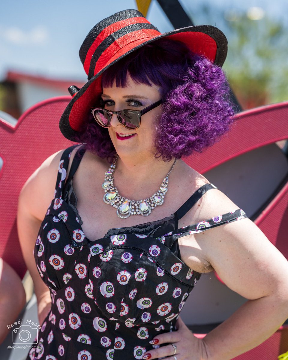 VioletDeVille's tweet photo. 50 and loving it! #FilthyFifties https://t.co/M692aJnerM