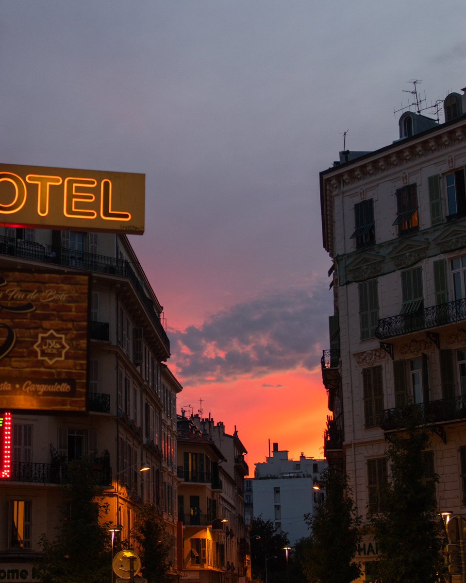 thesneakylens tweet media