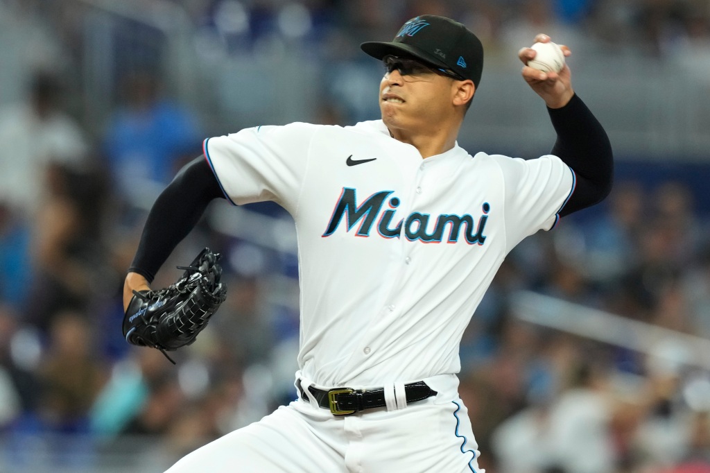 Sentinel_Sports's tweet image. #Arraez’s third hit walks off #Marlins against #Rockies in 10th, snapping Miami’s eight-game losing streak trib.al/CXN2MqI