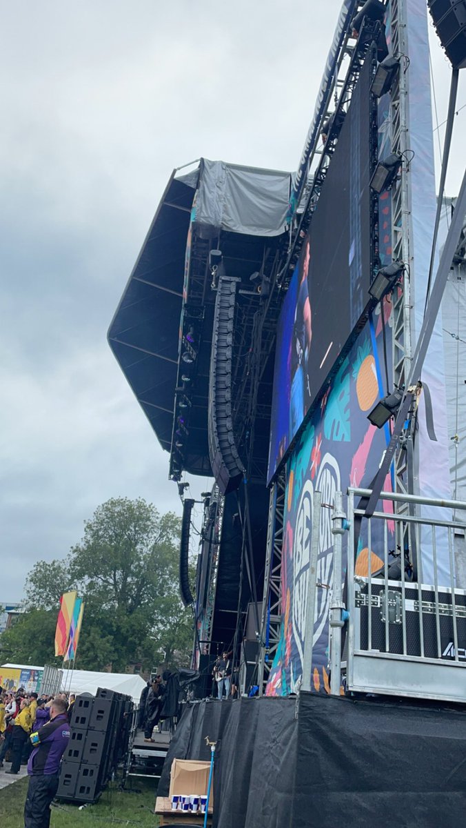 LewisPjourno's tweet photo. Lovely work experience with @tramlines PR team. Great weekend with great people.

#tramlines #sheffield #FESTIVAL #JUSplacement https://t.co/CkryDhnldd