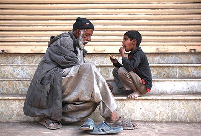 ہر بار گگن نے وہم دیا 
اب کے برکھا جب آئے گی
ہر پھول سے کونپل پھوٹے گی
اور ہر کونپل پھل لائے گی
سر پر چایا چھتری ہو گی
اور دھوپ گھٹا بن جائے گی
۔۔۔۔۔۔
#GeneralElections
#PakistanBackOnTrack