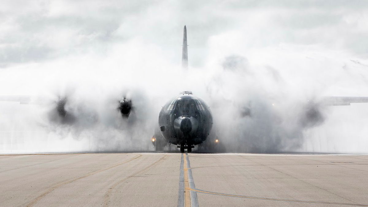 Government announces 20 new C-130J Hercules for RAAF, to be delivered from late 2027 and replace current fleet of 12 aircraft. Infrastructure at RAAF Base Richmond to be redeveloped to support the new fleet. Release: minister.defence.gov.au/media-releases…