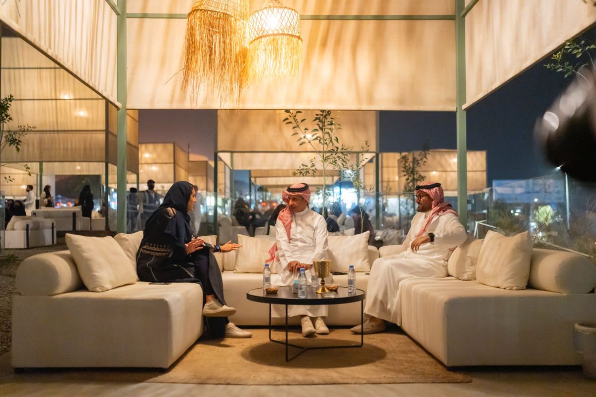 AhmedAlKhateeb's tweet photo. #عسير كل سنة أجمل.. استمتعنا اليوم بزيارة النماص وتنومة، وزرنا أيضاً بعض فعاليات موسم صيف عسير وسرني ما رأيته من تفعيل مشاريع القطاع الخاص المتميزة في الموسم، مثل منطقة ترحاب ومدهال وسيّر. 

#لاتروح_بعيد https://t.co/CjLyQTPCWK