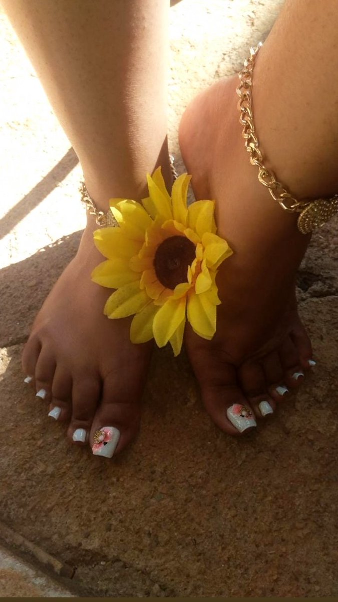 ladymaddy_br's tweet photo. Oii pessoal 😘
#pesbonitos
#pesdelicados
#feetfethish
#prettytoes
#podolotria
#pedolotra
#podobrasil
#podolotriabrasilia
#Fussball
#pieds
#brazilianfeet
#feetbrasil
#PiesBonitos
#pieshermosos
#piesdemujer
#feet_pic
#fotografia
#packdepe https://t.co/PsNrrZkqOr