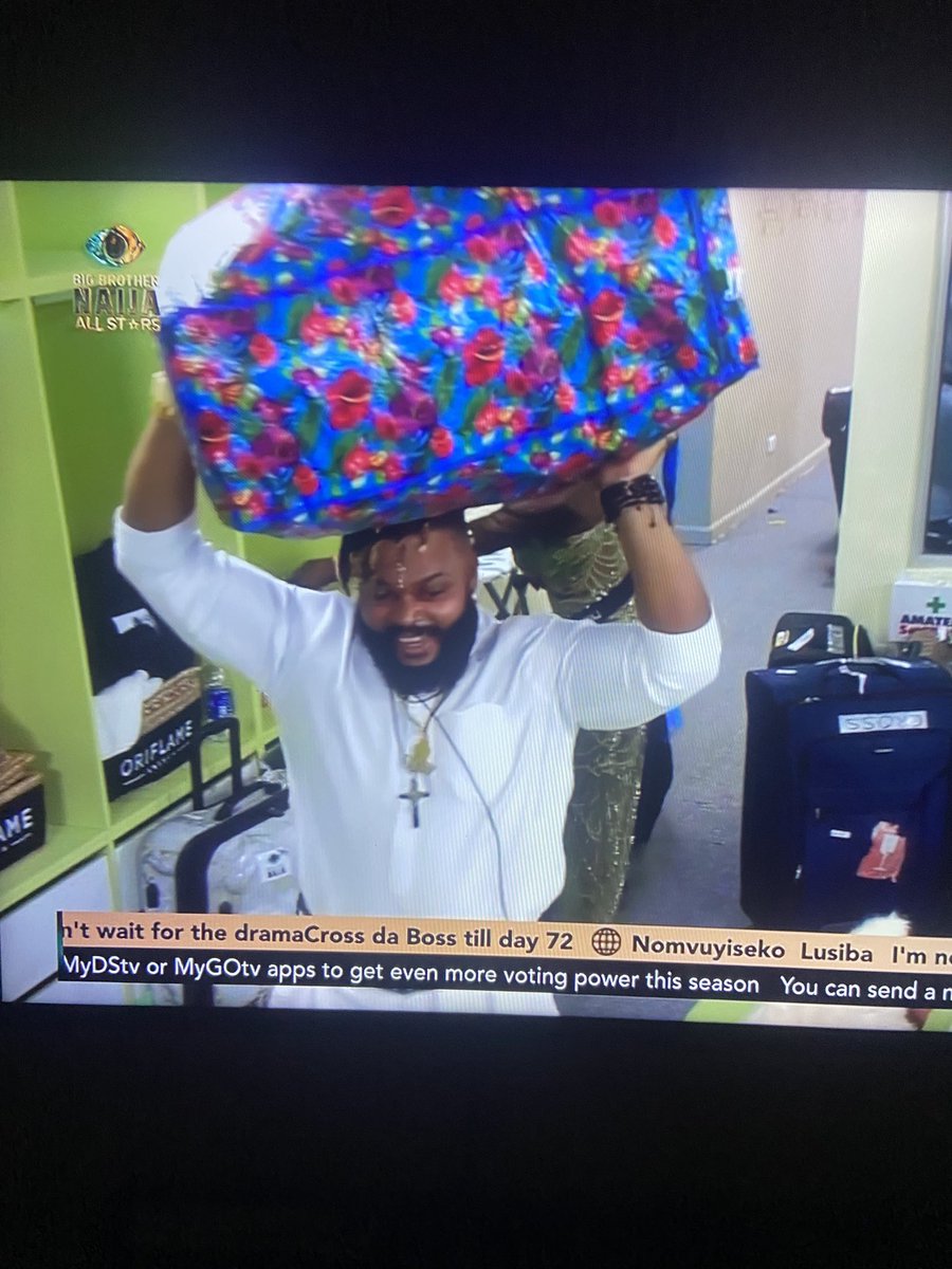 Is this another strategy from Whitemoney? Someone who owns a Maybach, has ambassadorial deals running into millions. What do you think is inside the bag, kitchen utensils?  #BBNaijaAllStars