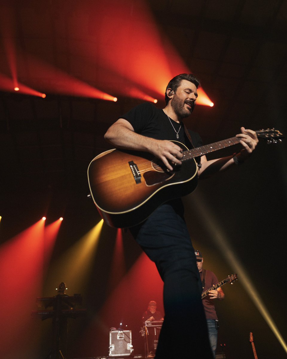 ChrisYoungMusic's tweet photo. Let’s hear it for Saturday nights!!! Texas, thank y’all 🤘 https://t.co/Vr27Dgegdp