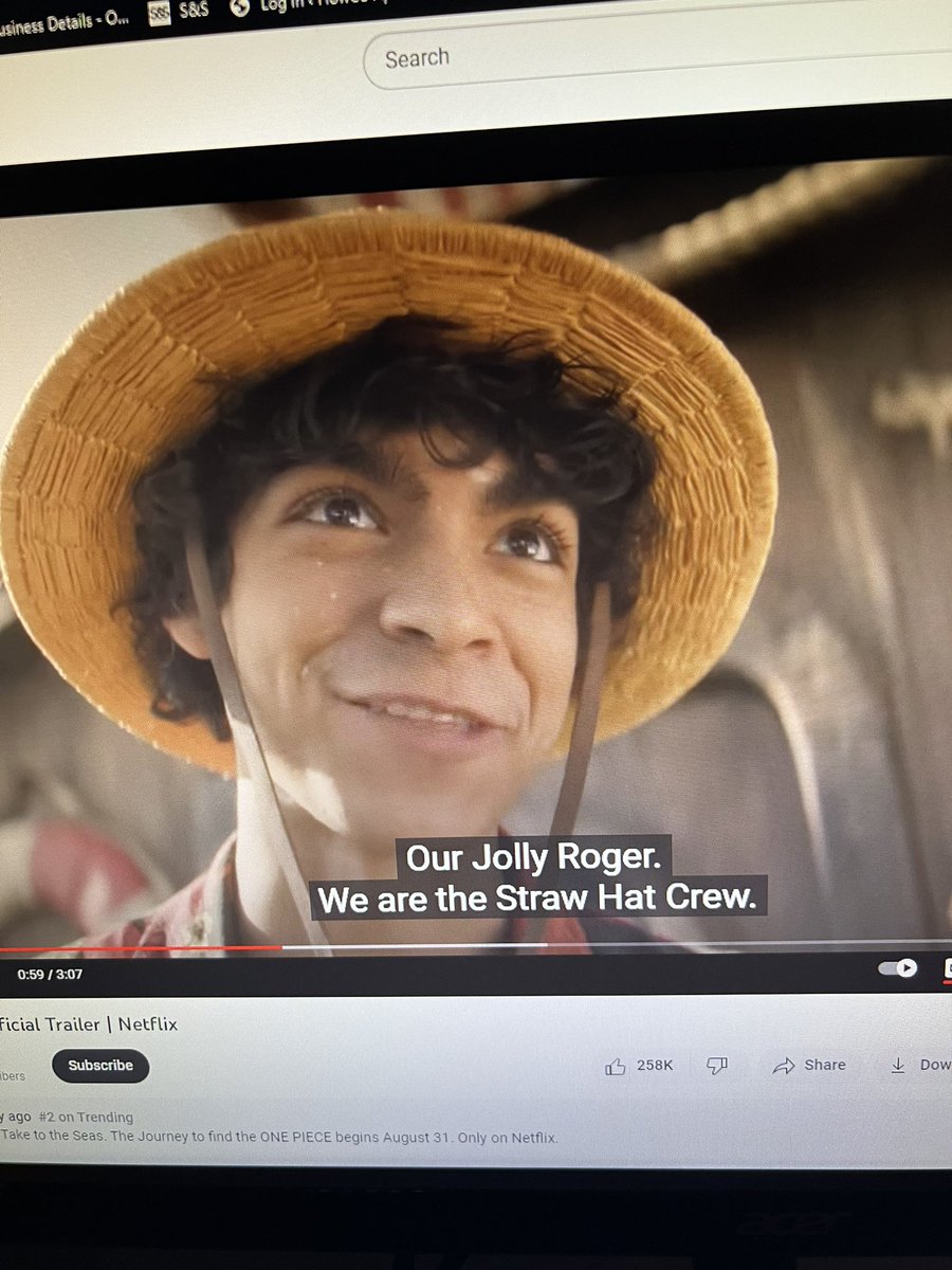 Correct me if I’m wrong it’s been a while since I’ve seen the beginning of One Piece but I don’t remember Luffy coming up with the name Straw Hat pirates. That was on his first bounty page. #ONEPIECELIVEACTION  #onepiece