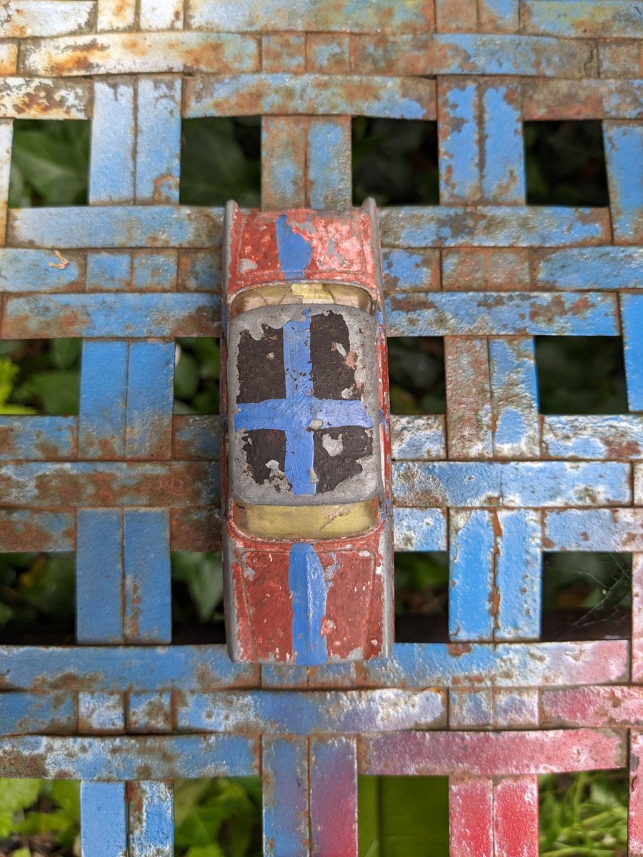 andie_macrae's tweet photo. Camouflage @corgi @fiat_fan_club @fiat 2100 made in the 1960s https://t.co/JNuYYnx9TU
