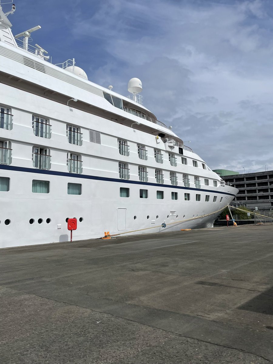 PaulRutters's tweet image. Sunday in Edinburgh onboard @WindstarCruises Star Legend #crew #crewmanager ⚓️
