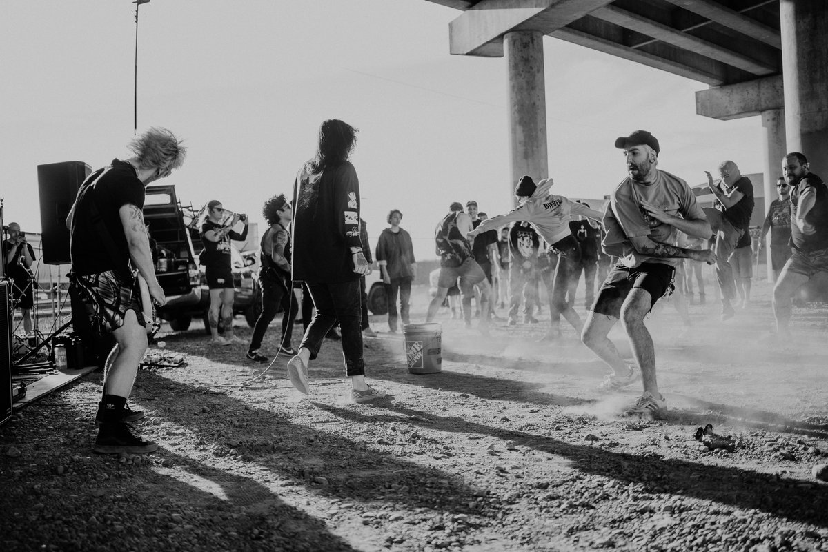 jvmeschvppell's tweet photo. don’t go to network events, just play a show under a bridge. diy or die https://t.co/gHC1BWYaSZ