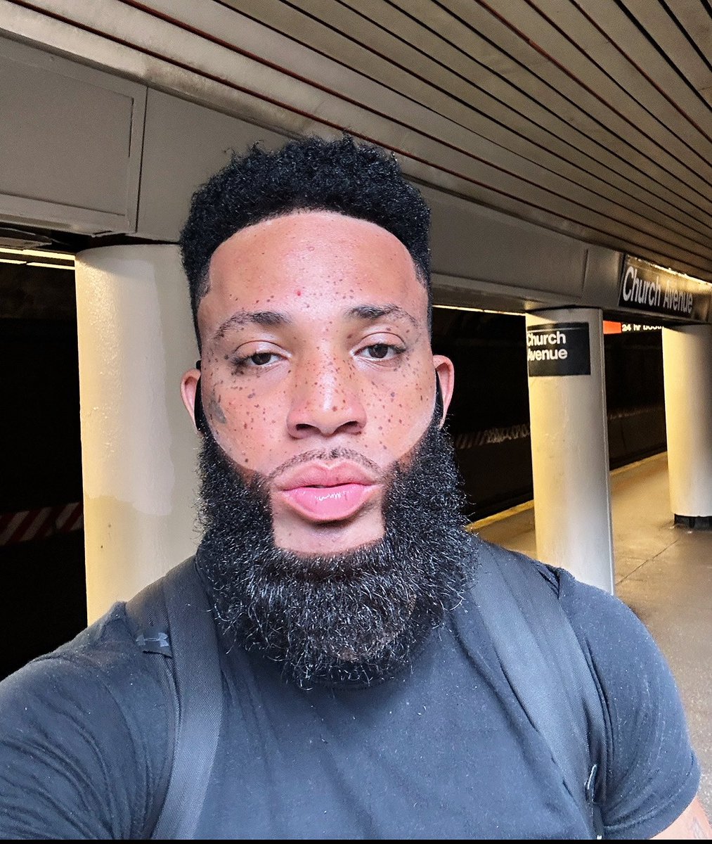 Damn my lips would look good on a dick right now