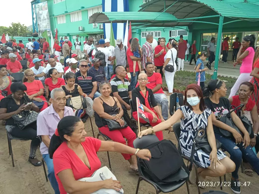 feupalmasoriano's tweet photo. 🤩La Filial de Ciencias Médicas🩺 "Julio Trigo López" presente ✊🏻en el Acto Municipal por el #70AniversarioDelMoncada ❤️🇨🇺

#ConTodosLaVictoria
#PalmaSoriano
#SomosFEU
#CreaSueñaTransforma https://t.co/xGeXopqTxF