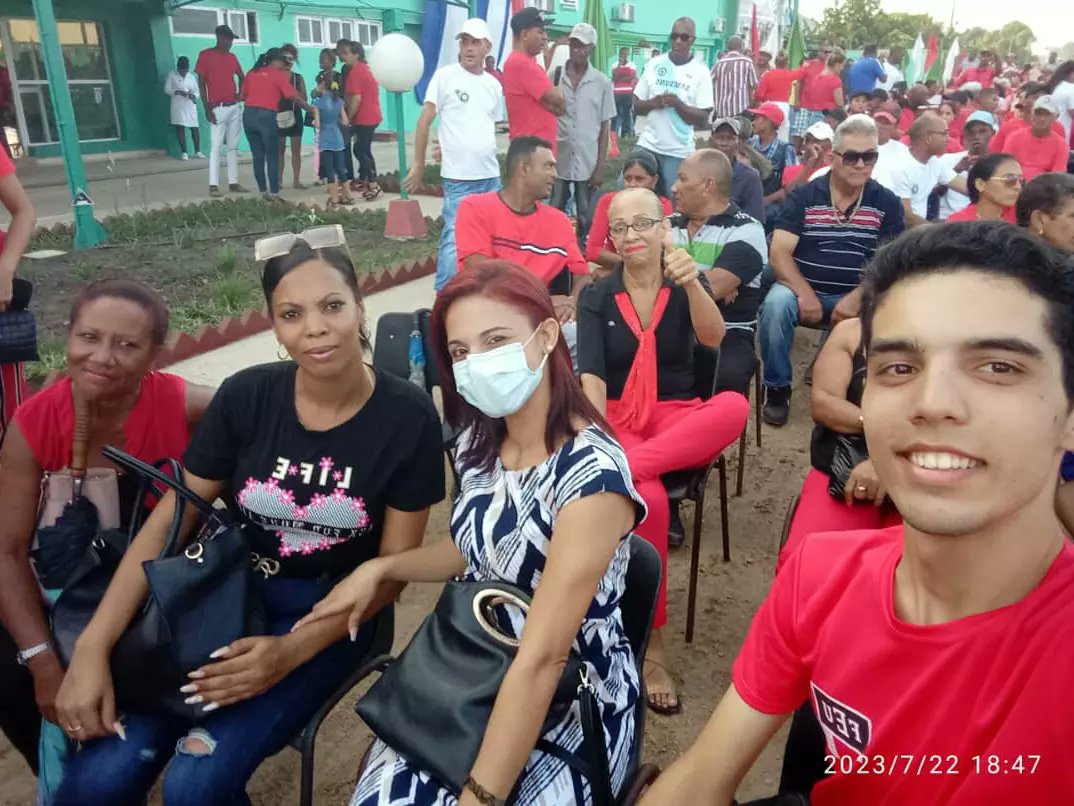 feupalmasoriano's tweet photo. 🤩La Filial de Ciencias Médicas🩺 "Julio Trigo López" presente ✊🏻en el Acto Municipal por el #70AniversarioDelMoncada ❤️🇨🇺

#ConTodosLaVictoria
#PalmaSoriano
#SomosFEU
#CreaSueñaTransforma https://t.co/xGeXopqTxF