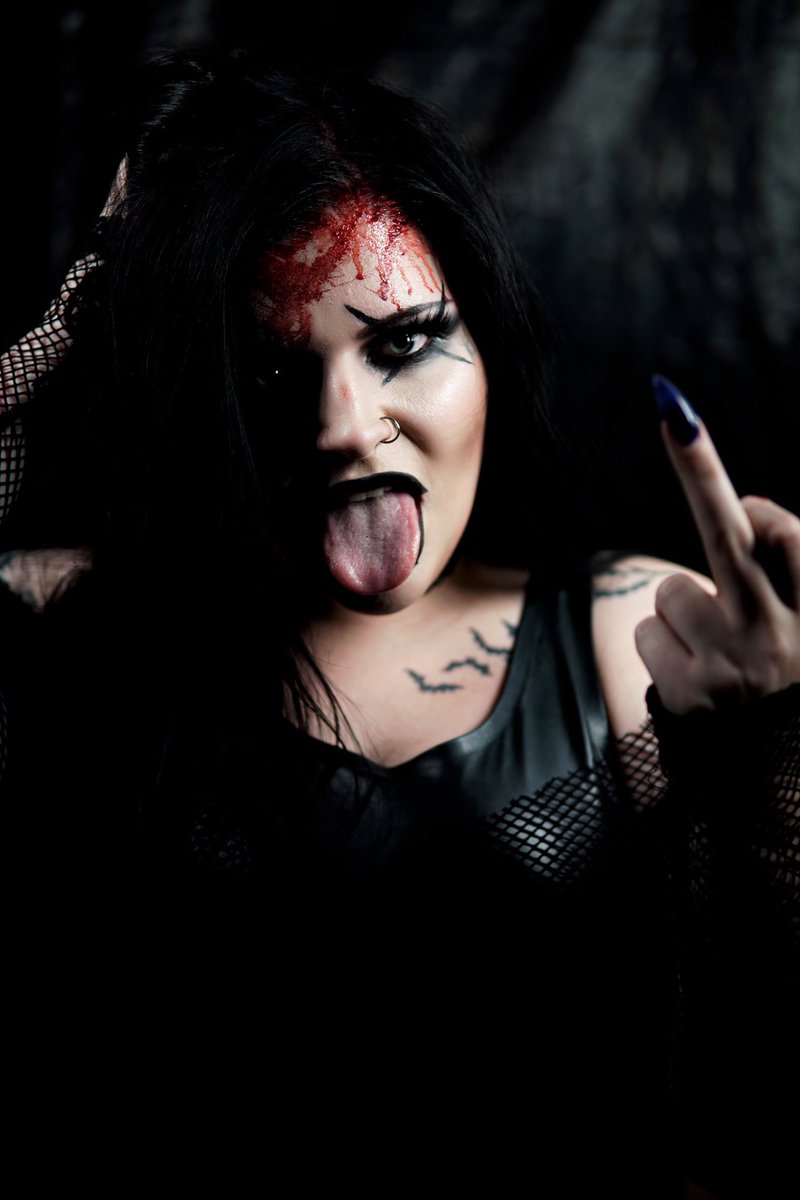 ravennavein_'s tweet photo. 𝕴'𝖛𝖊 𝖌𝖔𝖙 𝖆 𝖗𝖎𝖛𝖊𝖗 𝖗𝖚𝖓𝖓𝖎𝖓𝖌 𝖗𝖎𝖌𝖍𝖙 𝖎𝖓𝖙𝖔 𝖞𝖔𝖚. 𝕴'𝖛𝖊 𝖌𝖔𝖙 𝖆 𝖇𝖑𝖔𝖔𝖉 𝖙𝖗𝖆𝖎𝖑, 𝖗𝖊𝖉 𝖎𝖓 𝖙𝖍𝖊 𝖇𝖑𝖚𝖊 🩸🧛🏻‍♀️
#DeathPit 

📷: @aubreygilt https://t.co/oTT5C7X11c