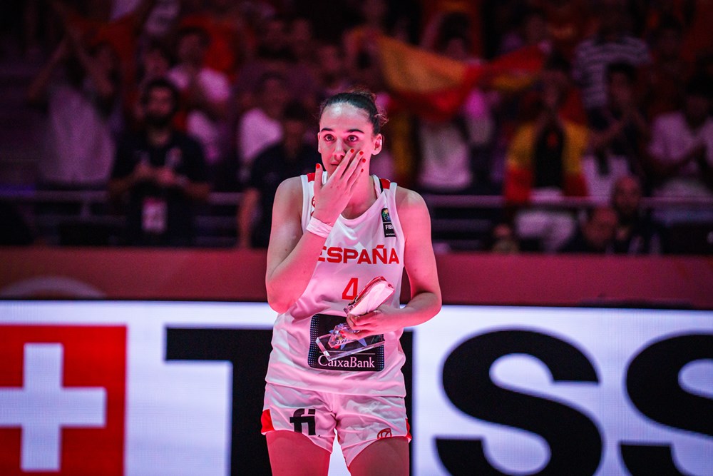 ¡CUANDO LA MEJOR JUGADORA DEL MUNDO U19F ES DE TU "TIERRINA" 💙💛 ¡PUES HABRÁ QUE PRESUMIR DE ELLO ☺️☺️

¡IYANA MARTÍN CARRIÓN COLOCA EL PABELLÓN ASTURIANO AL NIVEL DE UN MVP MUNDIAL 🔝

¡IGUAL HAY QUE COMPARTIR, RETWITTEAR Y TODO ESO PARA QUE SE SEPA POR TODO EL MUNDO 😏😉