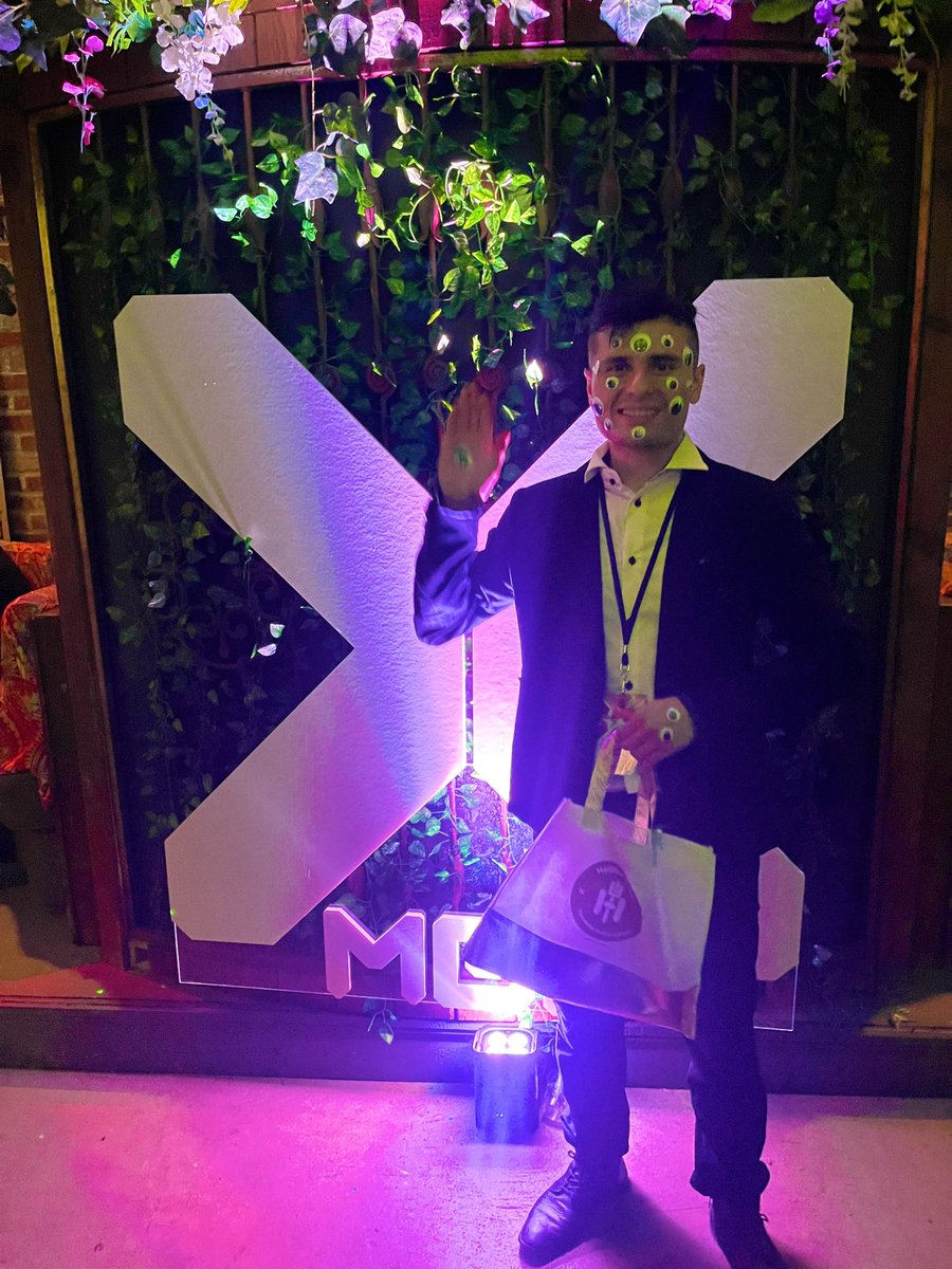 SalPals_'s tweet photo. I went to the @Marvel/@DisneyD23 Hellfire Gala as a low-budget Eye-Boy! What a whirlwind night, meeting new people and taking photos with amazing X-Men cosplayers!

#SDCC2023 #SDCC #hellfiregala #eyeboy #xmen https://t.co/2pJC3jnnzY
