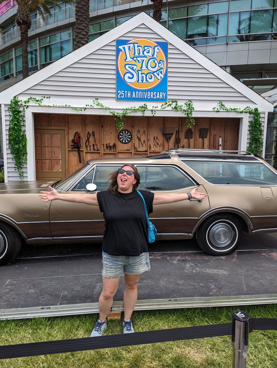 NovelStrumpet's tweet photo. Some more #SDCC2023 photo shenanigans.  Until next year San Diego...stay classy. #huluanimayhem #that70sshow #HauntedMansion #barbie https://t.co/cED7YNdcXM