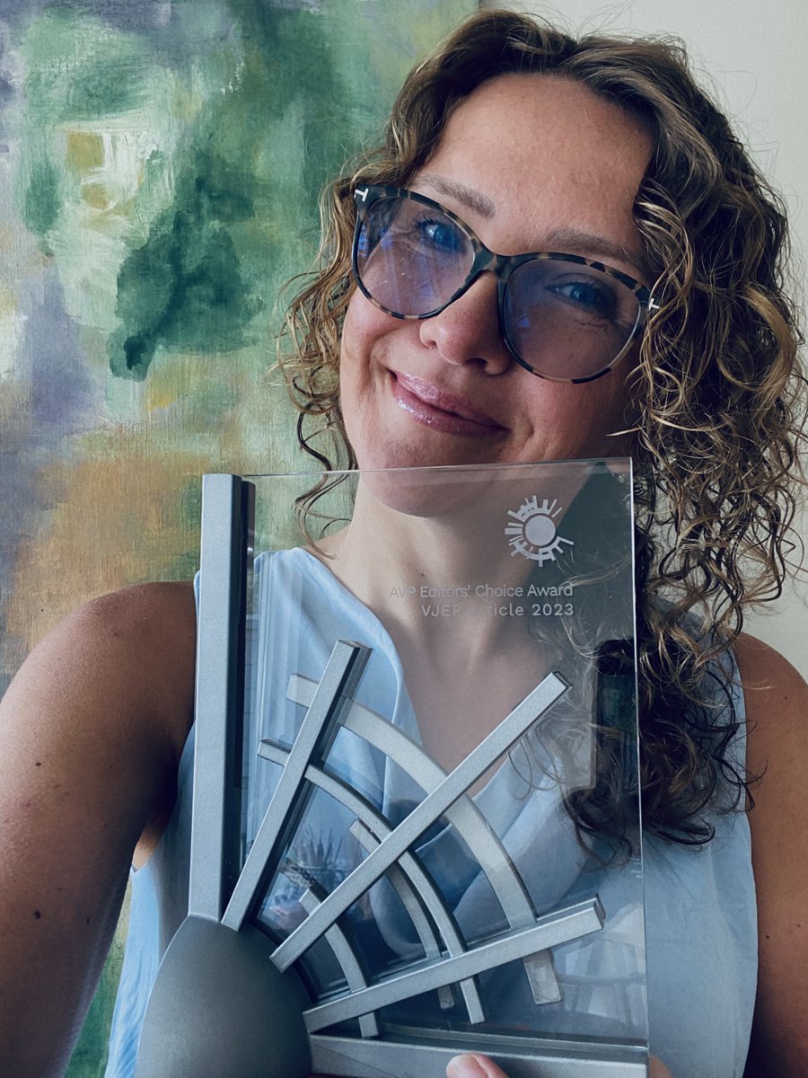 ForVisual's tweet photo. AVP made a big splash at the conference announcing the winners of the Editors Choice Award! 🎉Join us celebrating Alicja R. Sadownik, Gitte Bastiansen, and Josephine Gabi !👏🏽Check out their winning piece: https://t.co/PuRyKE7QTA #UrbanFilmmaking #VisualArts #NoncompliantLearning https://t.co/O56iil18mE