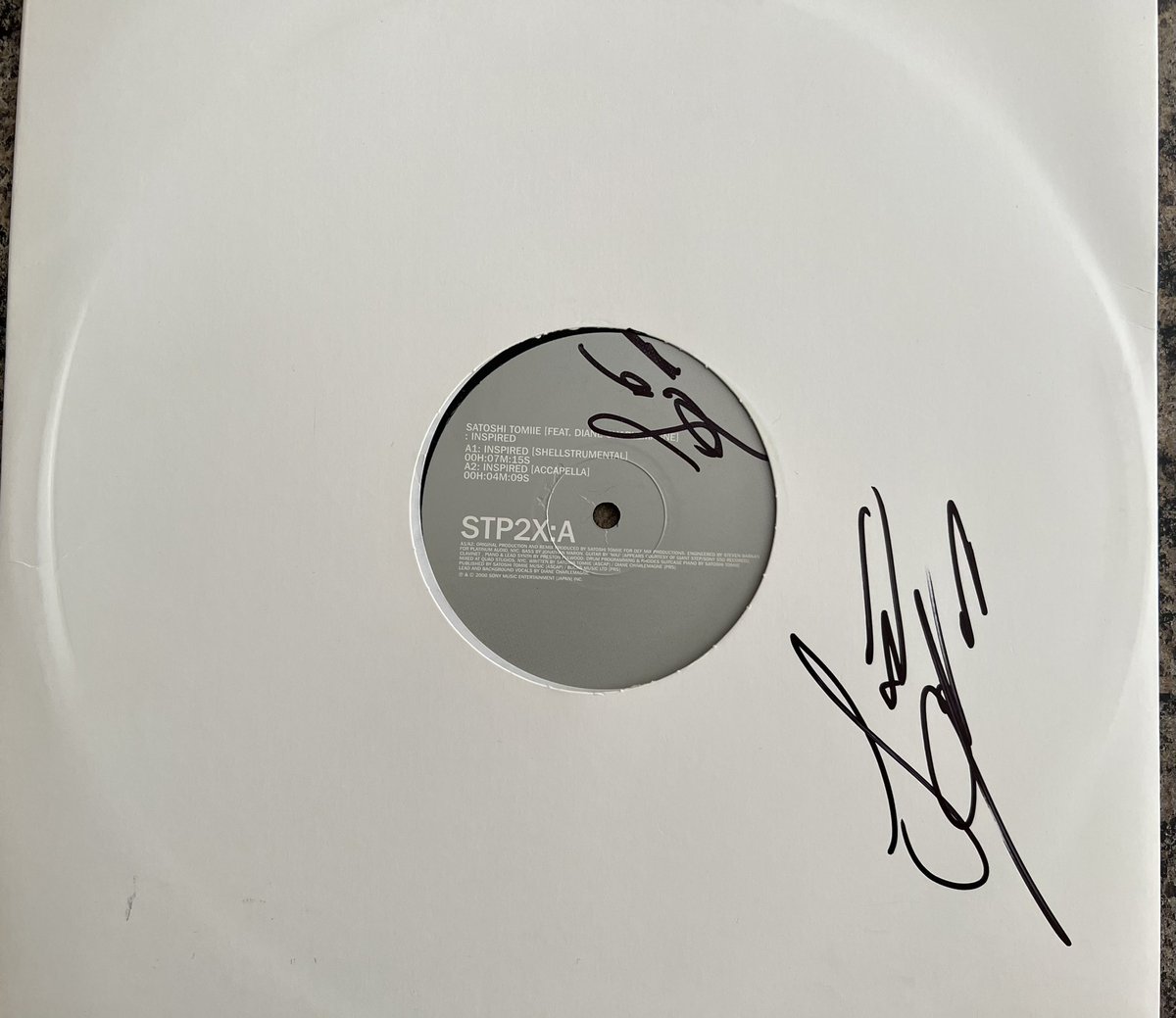 今夜のハイライトは富家哲がこのレコードにサインをしてくれたことです。 <a href="/satoshi__tomiie/">Satoshi Tomiie</a>