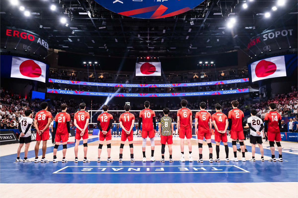 VNL2023 final🇵🇱 3rd place🥉 約2ヶ月の長い戦いをチームみんなの力で3位で終えることができました！ ここにいるメンバーだけでなく、みんなで掴んだものだと思います‼️ 次に向けて頑張ります💪 たくさんの応援ありがとうございました‼️ #龍神NIPPON #VNL2023