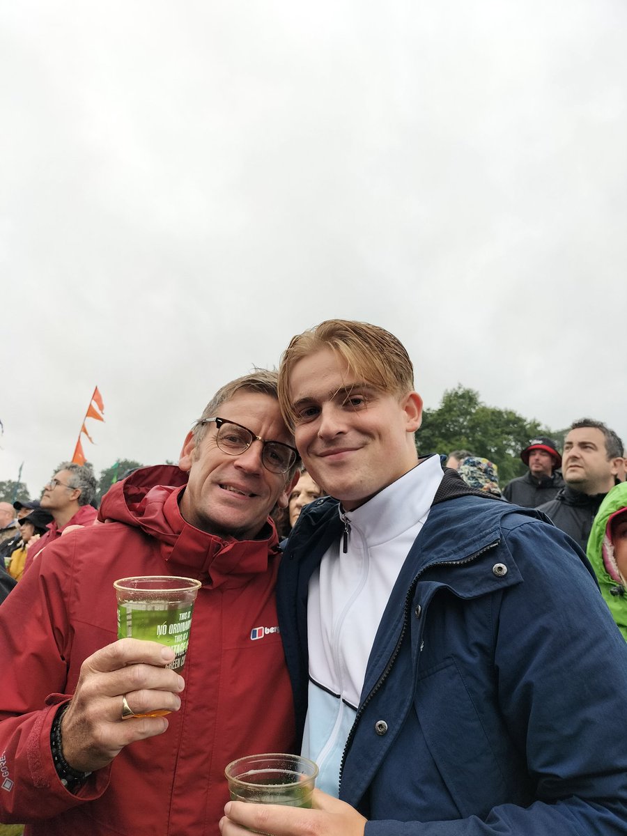 Great day at Englefield Estate with great people. So wish Deb could have been here with us all bless her🙏🙏🙏. #richardashcroft #thesherlocks #oceancolourscene  were just brilliant. Even though it pissed down all day, we all had just an amazing time