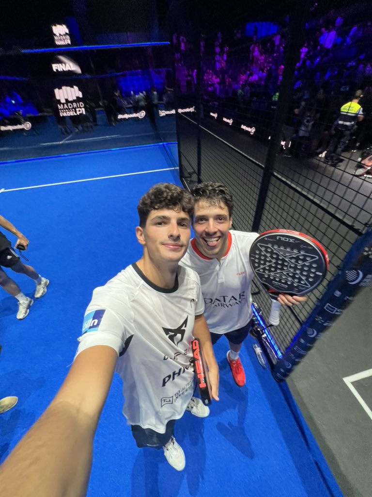 MADPremierPadel's tweet photo. El selfie de los campeones! 🤳🏼 #MadridPremierPadel 

@Arturocoello__ @agustapiacarp https://t.co/HuyyruOG0o