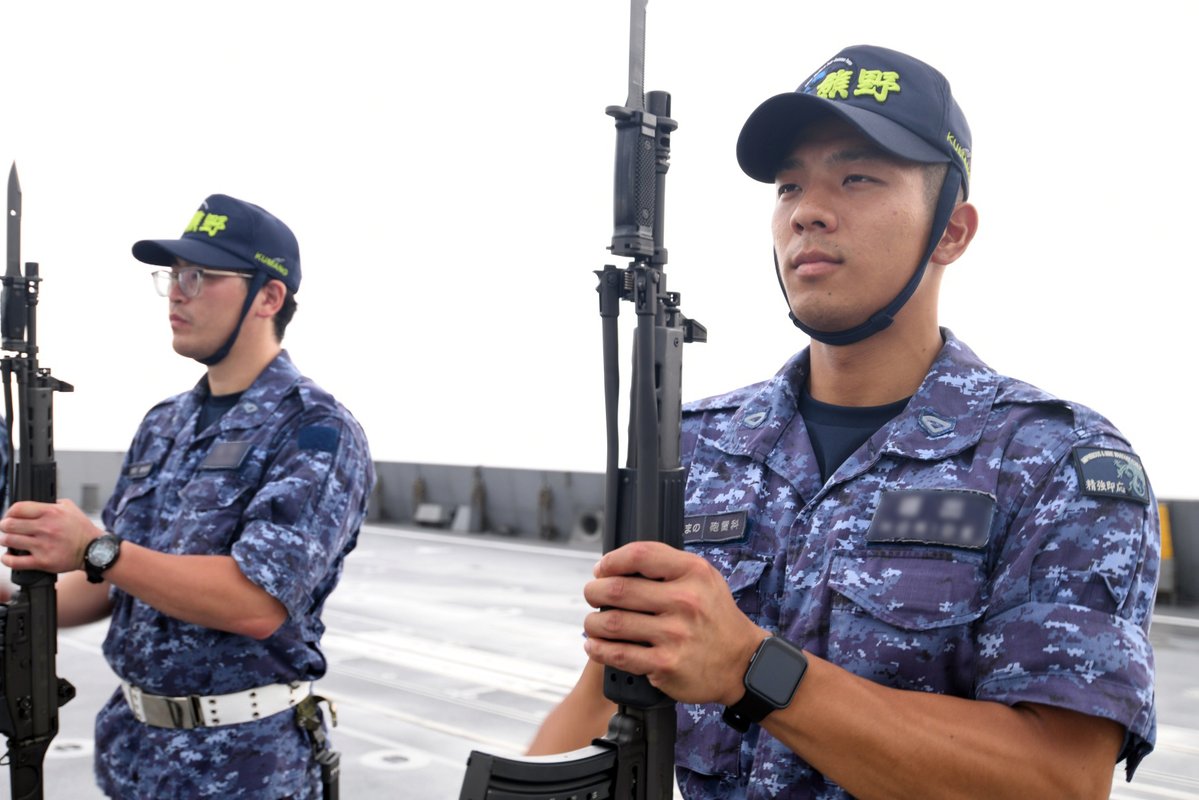 海上自衛隊には、儀仗を行う専門の部隊はありませんが、#栄誉礼 等を