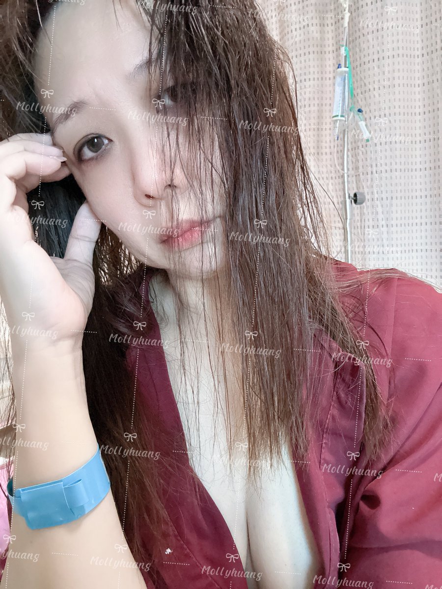 凌晨4點多痛到睡不著，
自己按了呼叫鈴跟護士拿了止痛藥，
吃了之後比較不痛，
自己就跑去浴室慢慢的洗頭，
也讓自己的身體舒服一點。

我沒有錢只能住健保病房，
一切都自己自理，
住院這段期間，
也都每天更新Fansone，
很努力堅強的活著，
希望你們多多支持鼓勵。 https://t.co/xehsl6fCXV