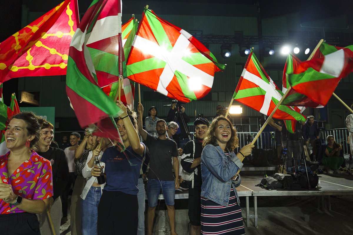 OskarMatute's tweet photo. Dijimos que el pueblo vasco iba a estar a la altura del momento histórico y así ha sido: no vamos a fallar. 

Siempre inclinaremos la balanza hacia el soberanismo, el progresismo y la izquierda.

Estamos preparadas para ello. #EginDugu! ✊ https://t.co/cC2iAKJqJi