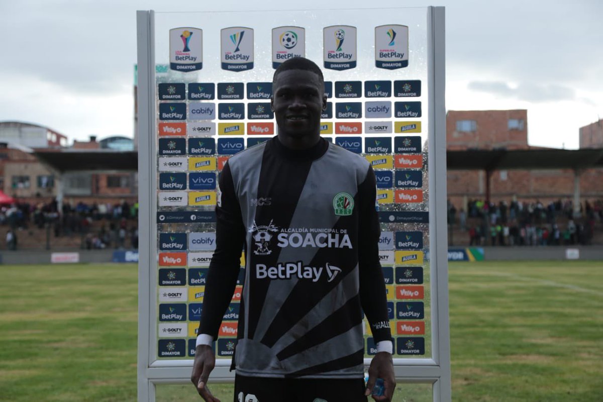 RealCundi's tweet photo. Nuestro arquero Weimar Asprilla, fue elegido como la figura del compromiso 🧤👏🏼 #vamosrealsoacha #elequipodecundinamarca https://t.co/ZhTI0jcYr2