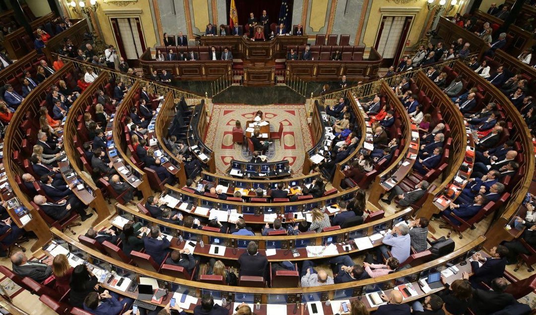 Que se hable de "respetar la lista más votada", que se hable de "bloqueo" justamente desde el partido que es y ha sido protagonista de todo lo contrario, no deja de ser algo grotesco y puramente esperpéntico; sobre todo porque en la constitución no se dice nada al respecto.