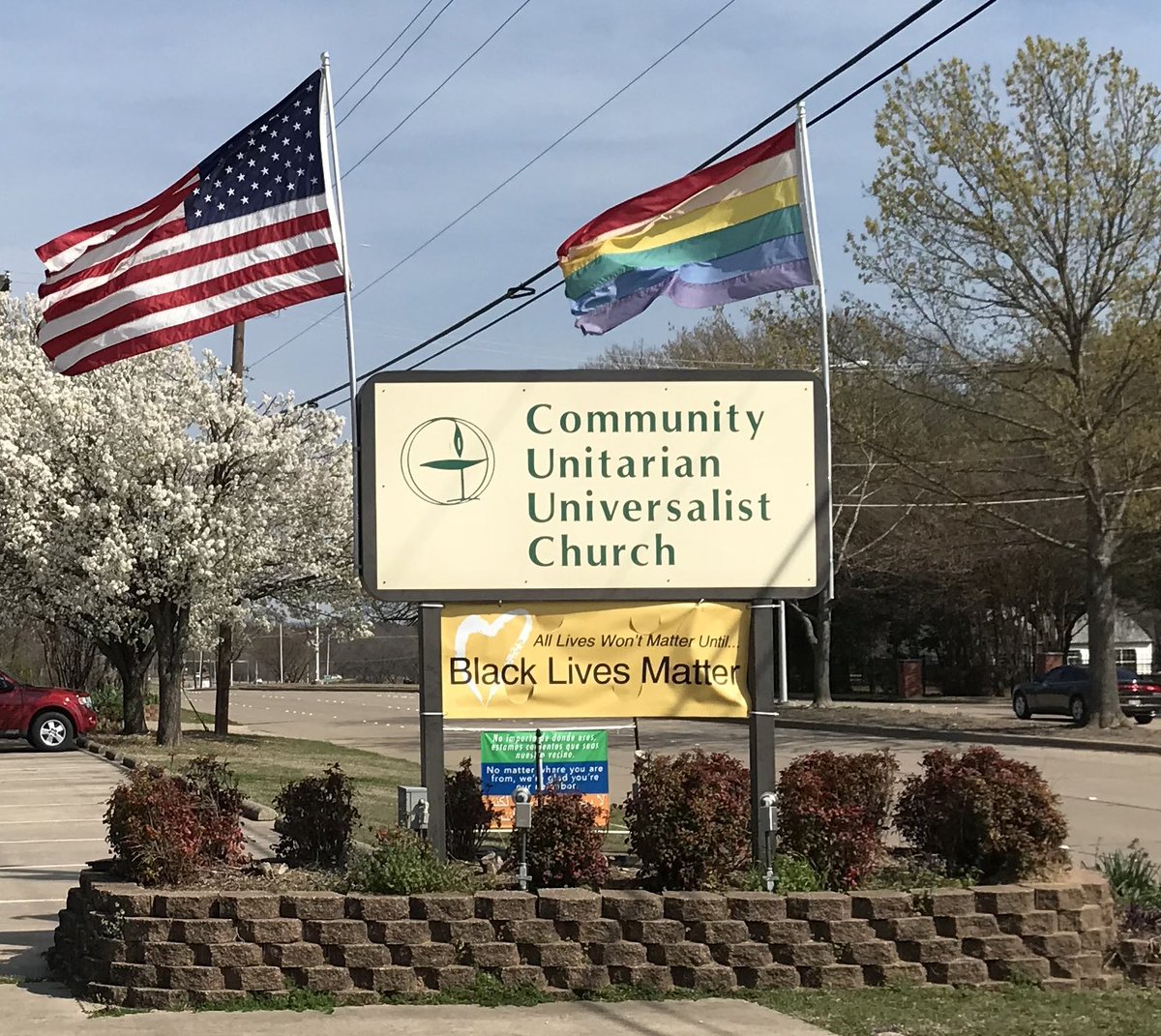 The Community Unitarian Universalist Church near my house was firebombed last night, but I feel like local media missed the “why”. This is their sign. nbcdfw.com/news/local/dal…