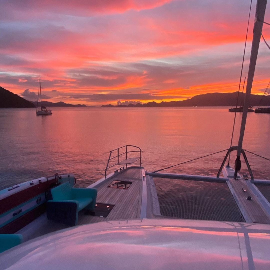 CanvasYacht's tweet photo. π
Just when you thought paradise couldn't get any better, the Caribbean sunset in the British Virgin Islands takes it to a whole new level! π΄β΅οΈβ¨
#SunsetSail #CaribbeanDreams #BVISailing #YachtLife #ParadiseFound #crewedyacht #crewedcharter #crewedvacation #charteryacht #yacht https://t.co/PlmaMs1kck