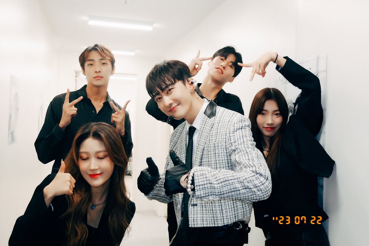 zhoumi_419's tweet photo. お疲れ様でした　ありがとう❤️^ ^ #ZHOUMI #조미 #周觅 https://t.co/EoIdVj9fiM
