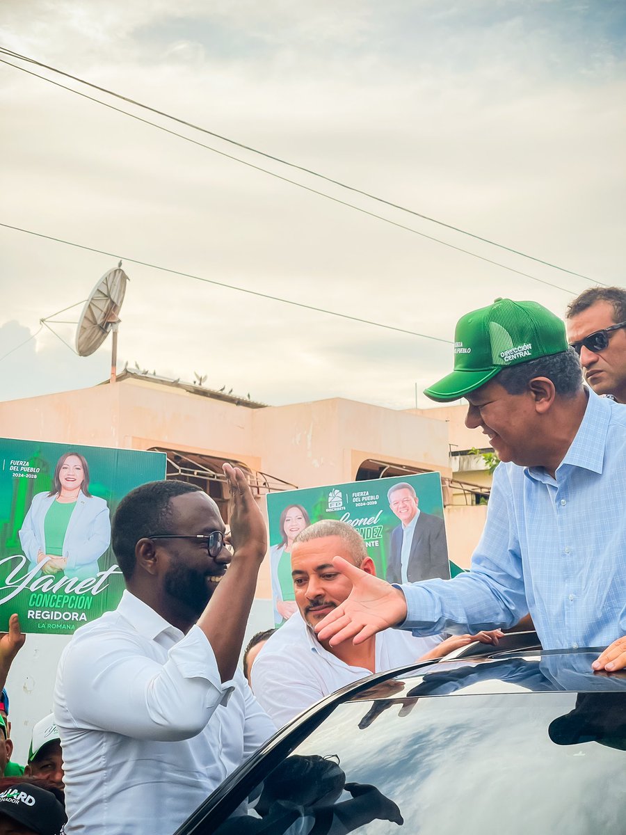 carlosdeperezj's tweet photo. El abrazo de la gente y la efervescencia que sentí a mi llegada al Parque Juan Pablo Duarte (Parque Central) evidencia que este es el tiempo y afianza nuestro compromiso para restaurar el honor de La Romana y devolverle la confianza a nuestro pueblo.

#todotienesutiempo https://t.co/0OmVCeinj0