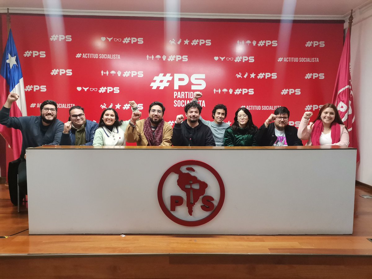 mcardenasj's tweet photo. Felicidades a la Nueva Mesa electa de la @JS_Chile que presidirá @alvarezhuencho por el nuevo período en la JS.

Mis parabienes a los compañeros y compañeras que conducirán y les tocará reconstruir orgánicamente la Juventud de Lorca, Allende y Bachelet. https://t.co/wqZUlSByJU