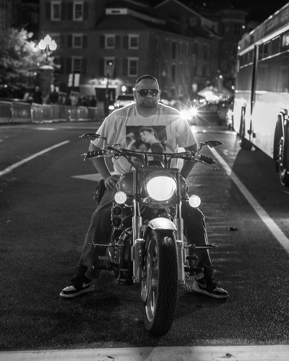 DuffWhite's tweet image. Some of my favorite shots walking around ⁦@WaterFireProv⁩ last night. Lot of people out enjoying life and the full lighting. Next one is 19 Aug. #waterfire #Providence #RhodeIsland