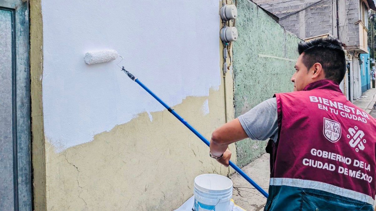 Todos_Somos_PC's tweet photo. ¡Hora de pintar!👷🏘️  

Con el Programa Mejoramiento Barrial y Comunitario para el Bienestar, Participación Ciudadana de #SIBISO apoya a la comunidad con la pintura de fachadas.  

Sé parte de las asambleas en tu colonia y decide los espacios a intervenir.📝  

#TrabajamosParaTi https://t.co/9kS9gtIRjk