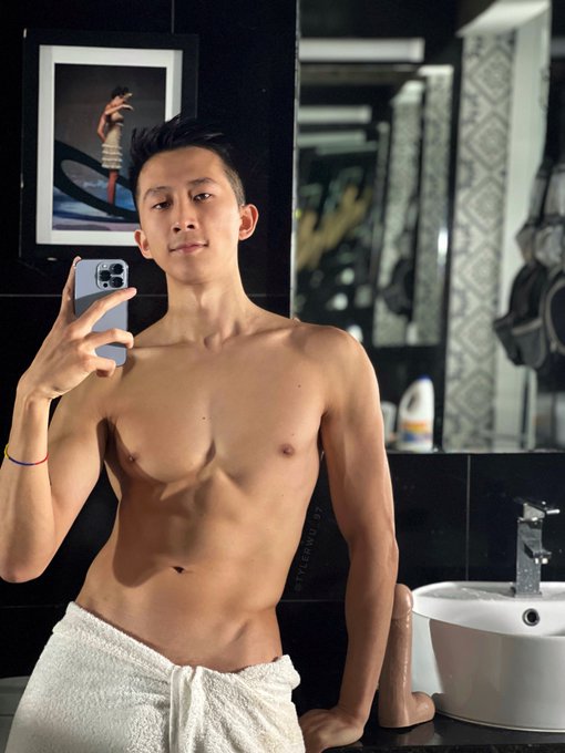 Sent these to a fan. Yes that&rsquo;s a clone of my dick.  @TylerWuHoo https://t.co/PRWcsWiWqK