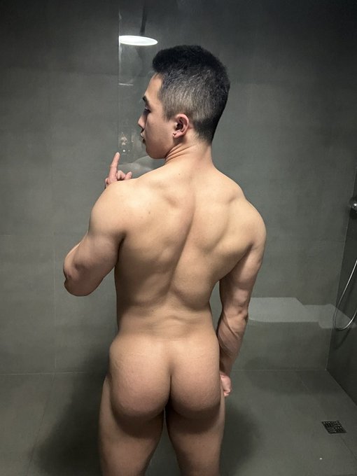 Who wants to get wet with me? 😉 https://t.co/qDMXDqKKf2