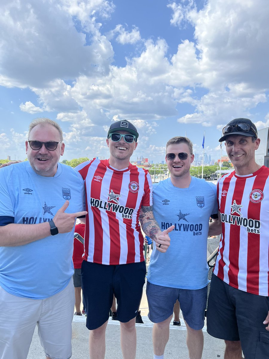 Ballen026's tweet photo. You Reds @BrentfordFC https://t.co/Qultd6tQoo