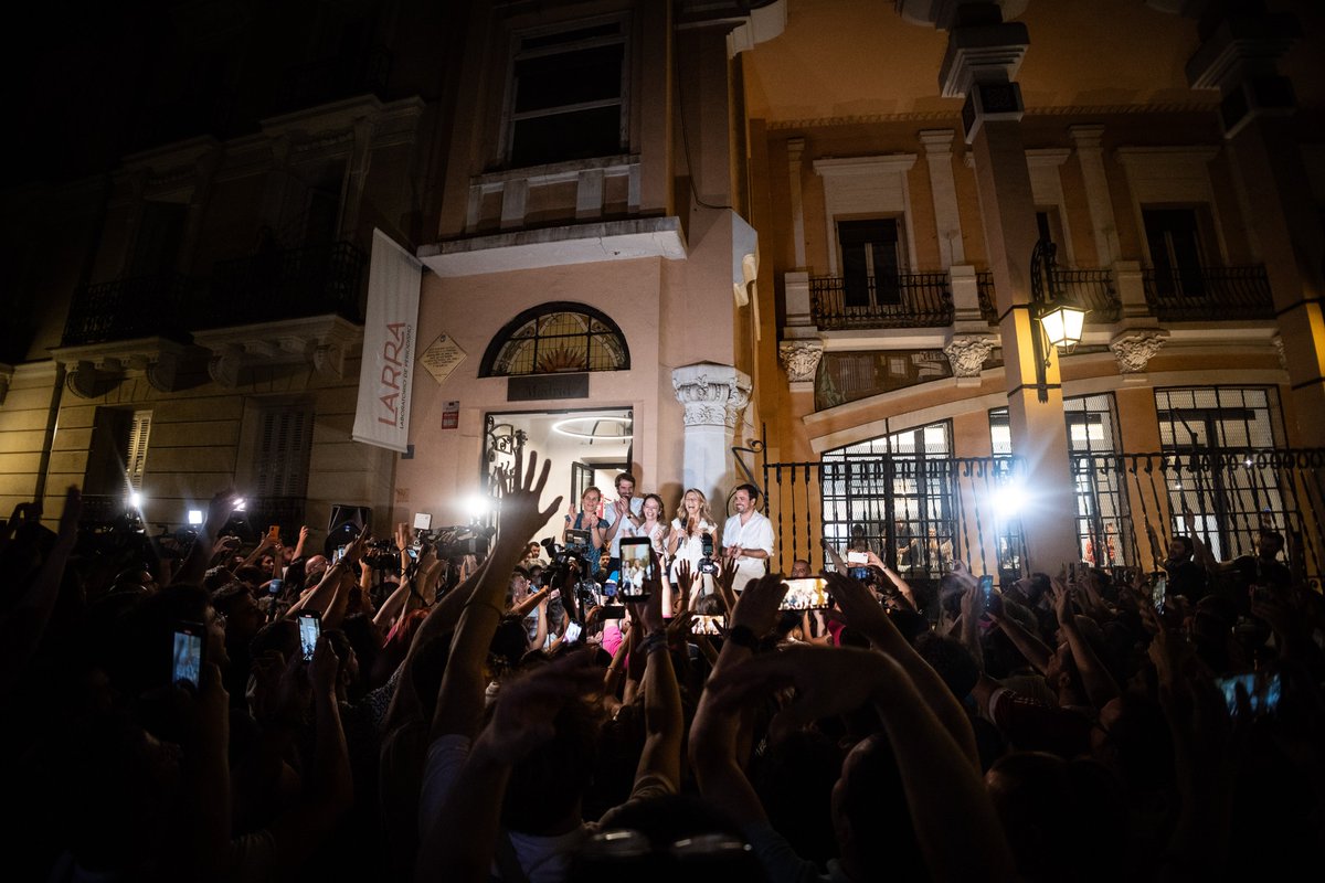 sumar's tweet photo. La esperanza le venció al miedo.

Conseguimos cambiar el guion. A partir de mañana seguimos ganando un país mejor.

Todo esto lo habéis hecho vosotros y vosotras.

Muchísimas gracias 😍

#Sumar23J https://t.co/TXa1gCy96B