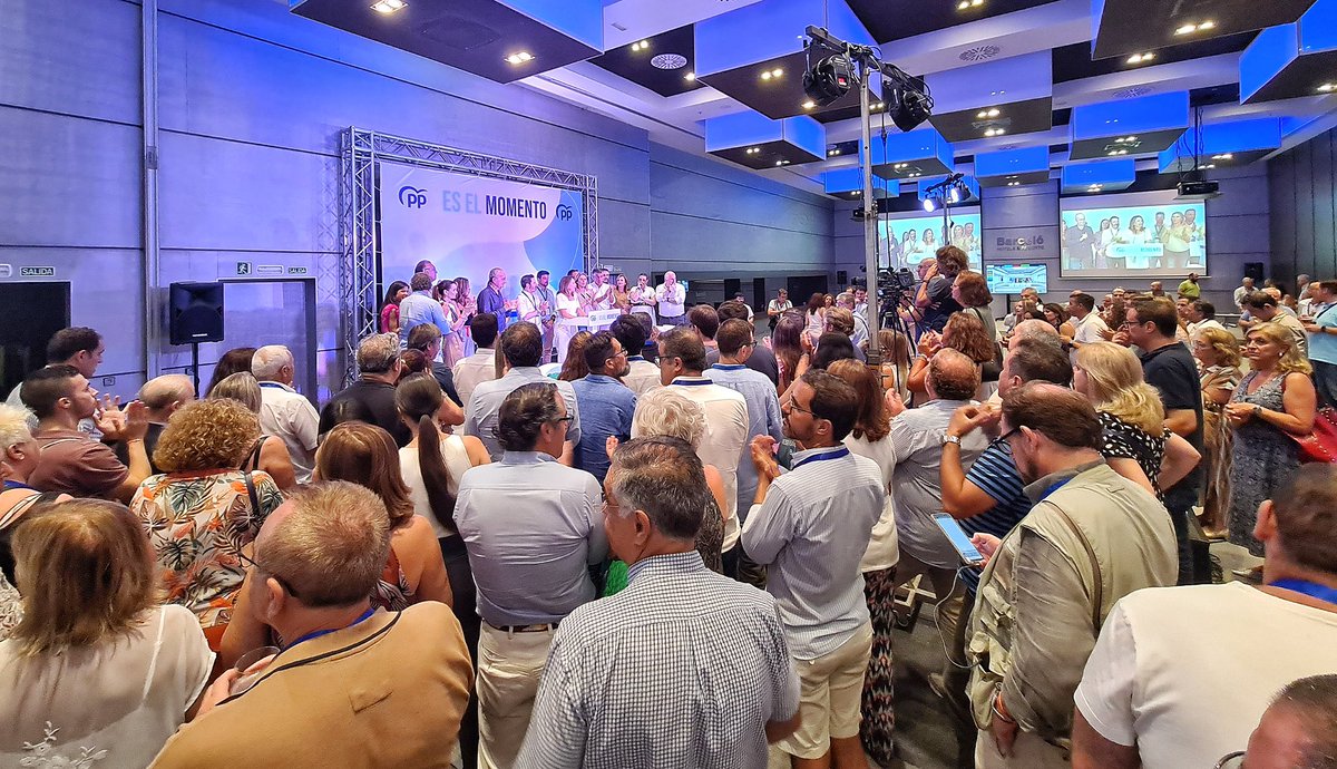 PPMalaga's tweet photo. Navarro destaca la clara victoria del PP en Málaga: “Los malagueños han pedido cambio”
• Subraya que cuatro de cada diez malagueños han votado al Partido Popular, situando a Málaga como la provincia andaluza que más diputados aporta y que mayor ventaja saca a la segunda fuerza
• Pide a los diputados y senadores socialistas malagueños que demuestren sentido de Estado para que en España “no caigamos en una situación de bloqueo”