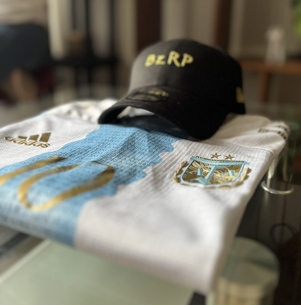 Ciancerule's tweet photo. @bizarrap ¿cómo ves? 
Genial la gorra, será la favorita https://t.co/u49adzDAdc