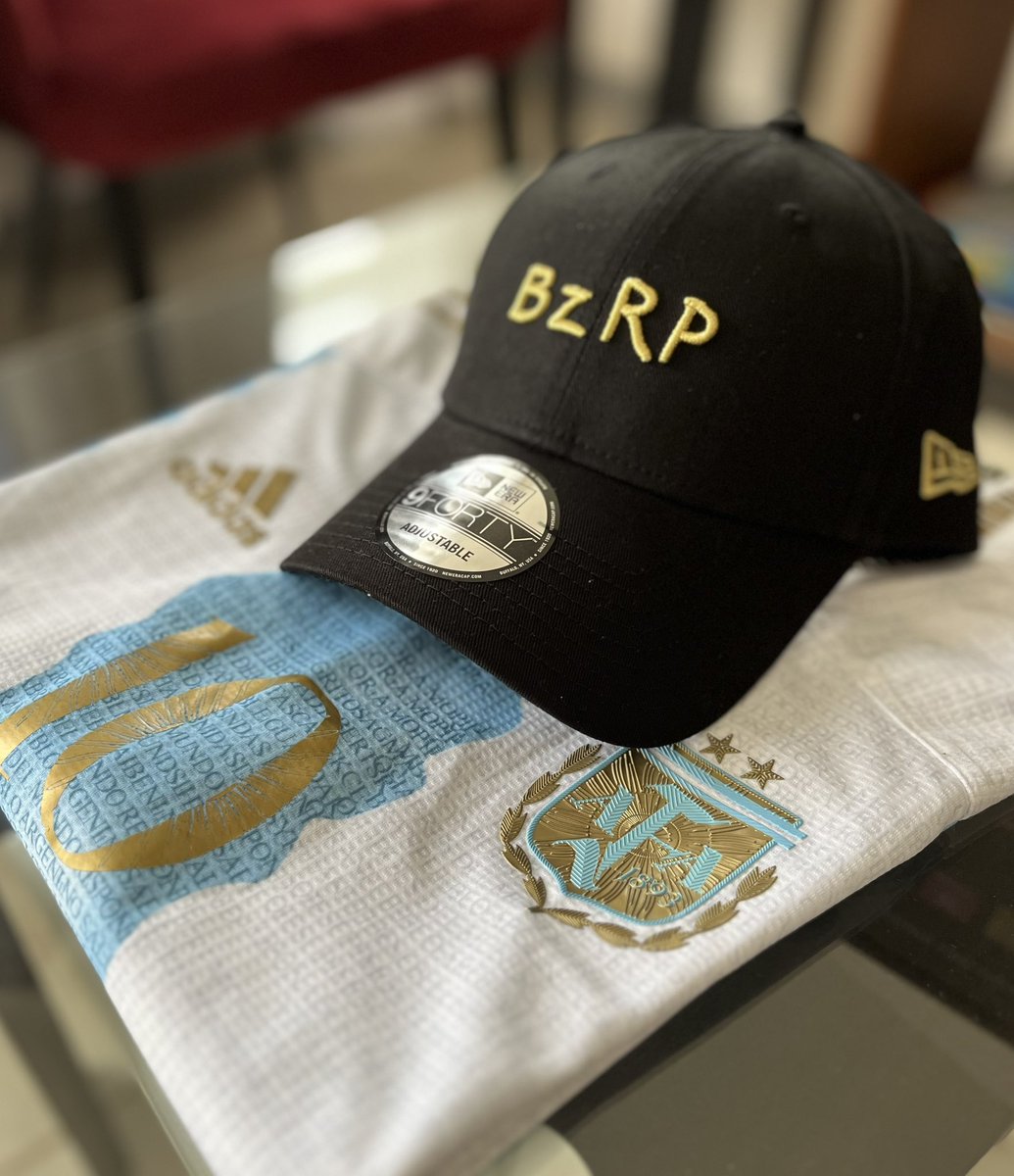 Ciancerule's tweet photo. @bizarrap ¿cómo ves? 
Genial la gorra, será la favorita https://t.co/u49adzDAdc