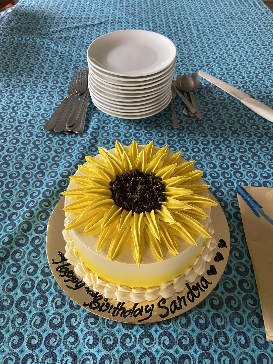sandralako's tweet photo. What a great cake!!
#SweetSalone #PaSweet https://t.co/rOEXoR9pWV