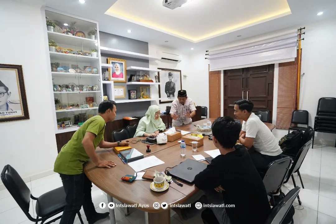 Intsiawati's tweet photo. Persiapan reses IA dan Team

#IntsiawatiAyus #dpdri https://t.co/GPYG0BAqO3