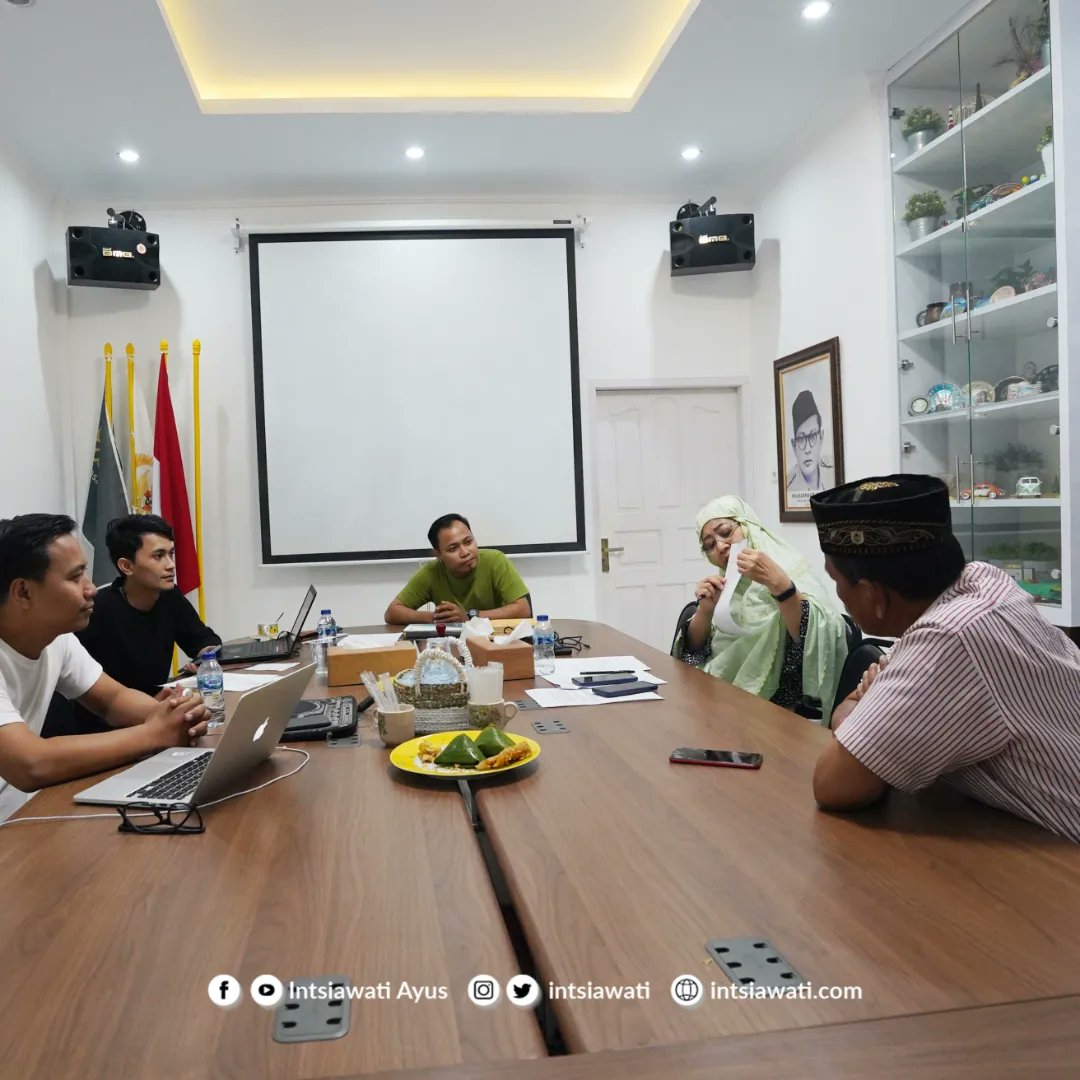 Intsiawati's tweet photo. Persiapan reses IA dan Team

#IntsiawatiAyus #dpdri https://t.co/GPYG0BAqO3