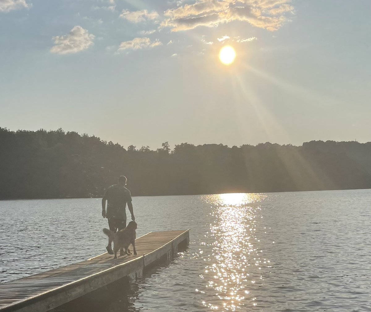FilbenMatt's tweet image. Little evening dock diving with the boy #Deeks #CheatLake