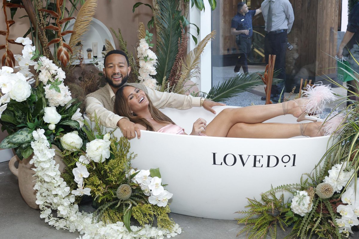 John Legend Reveals the First Song He Wrote for Chrissy Teigen at Skincare Line Launch https://t.co/xWCBYeugoS https://t.co/BoMfN0W4lA